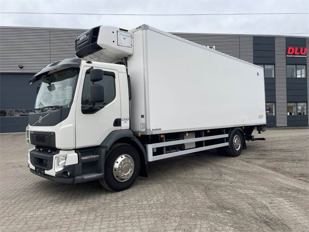 Volvo FL 250HK 18 ton dobbelt copartment - Рефрижератор камион: снимка 1 Volvo FL 250HK 18 ton dobbelt copartment - Рефрижератор камион: снимка 1