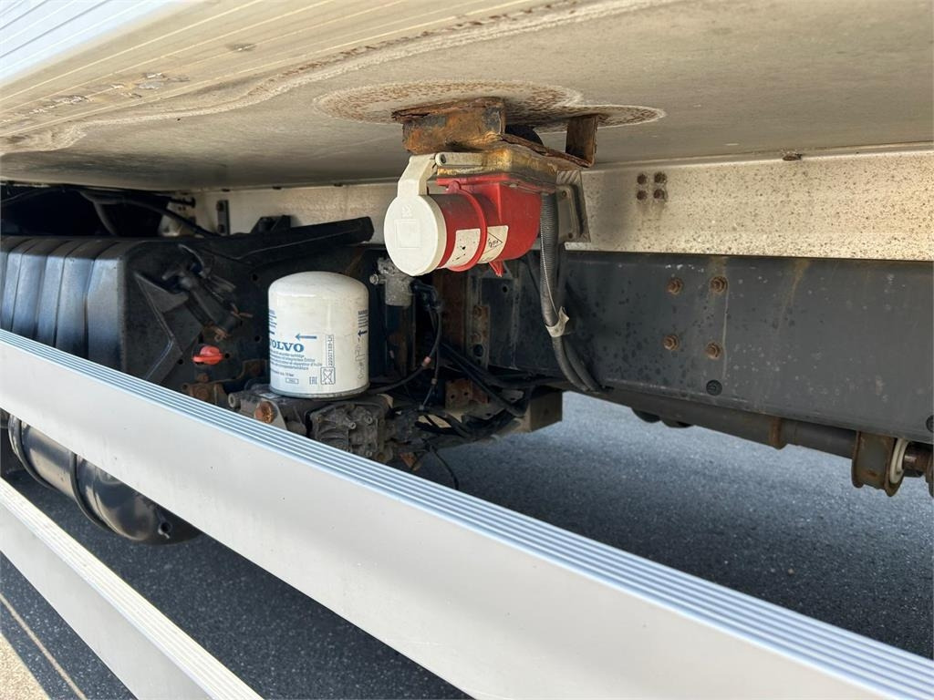 Рефрижератор камион Volvo FL 280 (12 ton) Dobbelt compartment: снимка 18