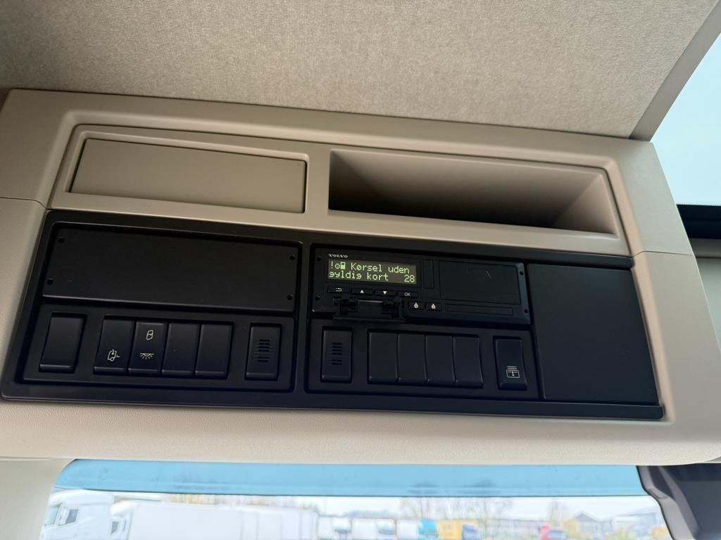 Камион с брезент Volvo FM380: снимка 10