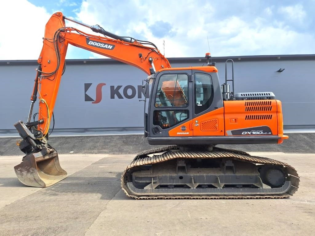 Doosan DX160LCH-5 METSÄMALLI KALLISTAJALLA - Верижен багер: снимка 1 Doosan DX160LCH-5 METSÄMALLI KALLISTAJALLA - Верижен багер: снимка 1