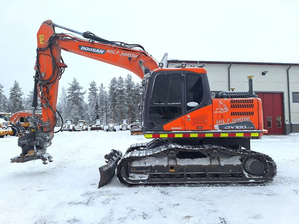 Doosan MYYTY! SOLD! DX160LCH-5 METSÄMALLI - Верижен багер: снимка 1 Doosan MYYTY! SOLD! DX160LCH-5 METSÄMALLI - Верижен багер: снимка 1
