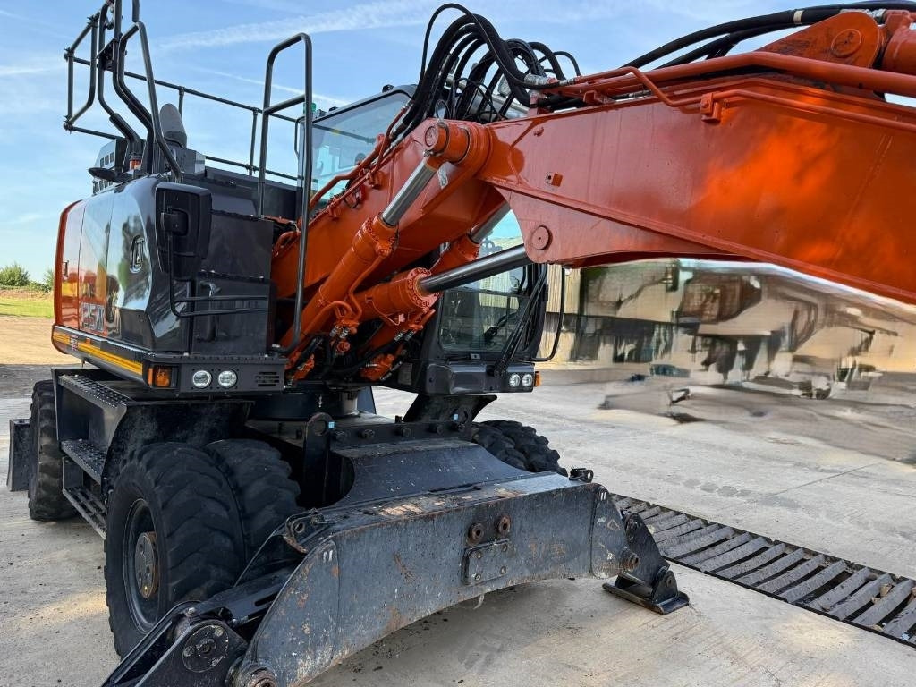 Hitachi ZX 135 W-7 - Колесен багер: снимка 5 Hitachi ZX 135 W-7 - Колесен багер: снимка 5