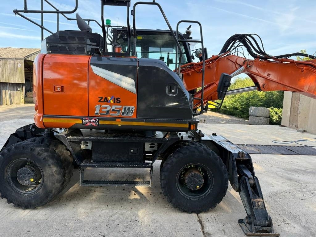 Hitachi ZX 135 W-7 - Колесен багер: снимка 4 Hitachi ZX 135 W-7 - Колесен багер: снимка 4