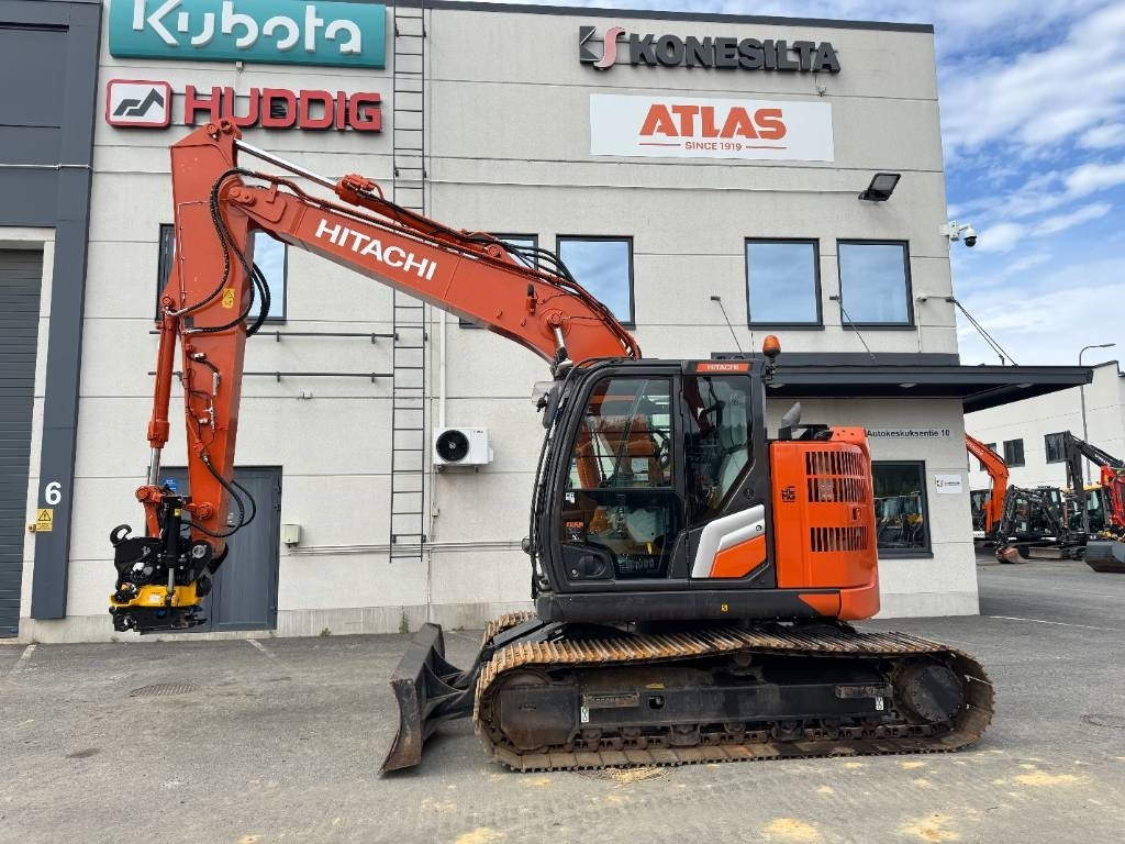 Hitachi ZX135USBL-7 PYÖRITTÄJÄLLÄ - Верижен багер: снимка 1 Hitachi ZX135USBL-7 PYÖRITTÄJÄLLÄ - Верижен багер: снимка 1