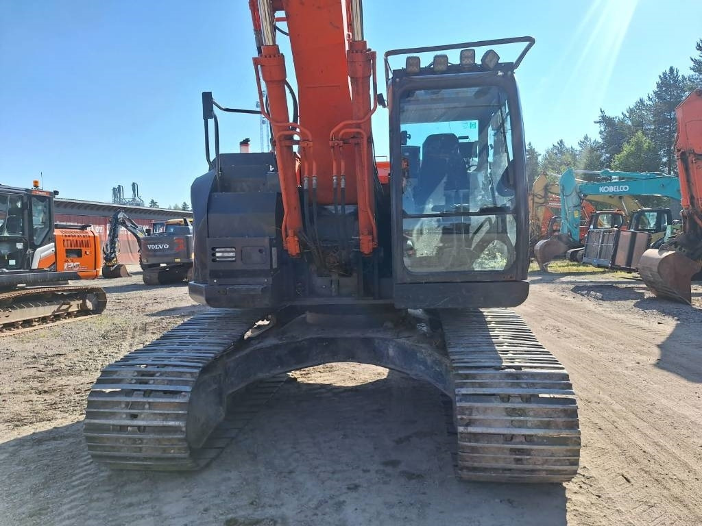 Hitachi ZX225USLC-5 - Верижен багер: снимка 4 Hitachi ZX225USLC-5 - Верижен багер: снимка 4