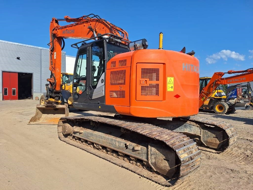 Hitachi ZX225USLC-5 - Верижен багер: снимка 5 Hitachi ZX225USLC-5 - Верижен багер: снимка 5