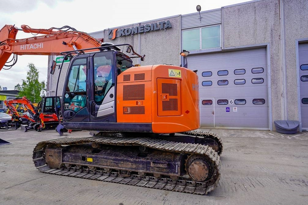 Hitachi ZX225USLC-5B MARTTIINILLA - Верижен багер: снимка 2 Hitachi ZX225USLC-5B MARTTIINILLA - Верижен багер: снимка 2