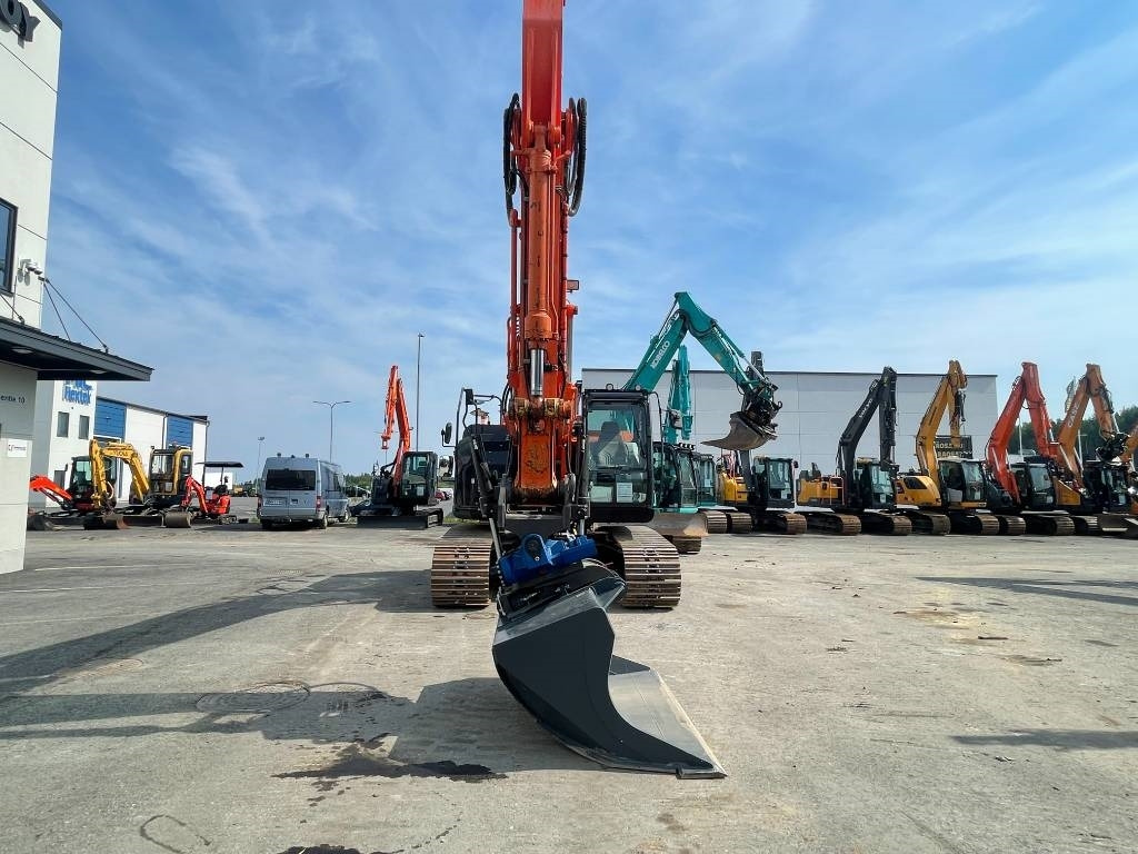 Верижен багер Hitachi ZX225USLC-6 PYÖRITTÄJÄLLÄ: снимка 7