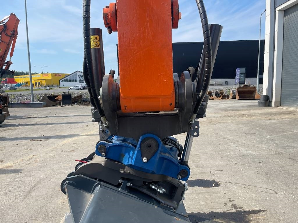 Верижен багер Hitachi ZX225USLC-6 PYÖRITTÄJÄLLÄ: снимка 10