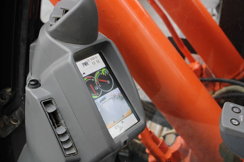 Верижен багер Hitachi ZX225USLC-6 PYÖRITTÄJÄLLÄ: снимка 17