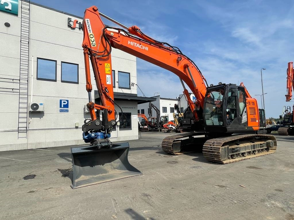 Верижен багер Hitachi ZX225USLC-6 PYÖRITTÄJÄLLÄ: снимка 8