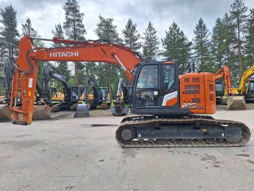 Hitachi ZX225USLC-7 - Верижен багер: снимка 1 Hitachi ZX225USLC-7 - Верижен багер: снимка 1