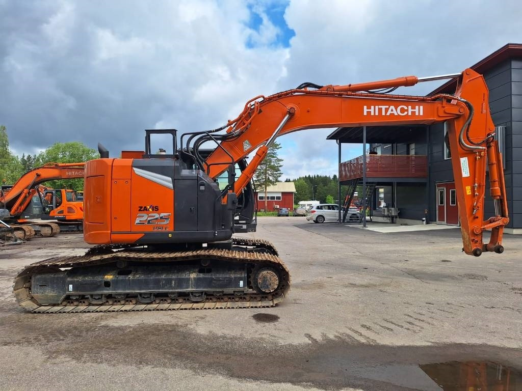 Hitachi ZX225USLC-7 - Верижен багер: снимка 2 Hitachi ZX225USLC-7 - Верижен багер: снимка 2
