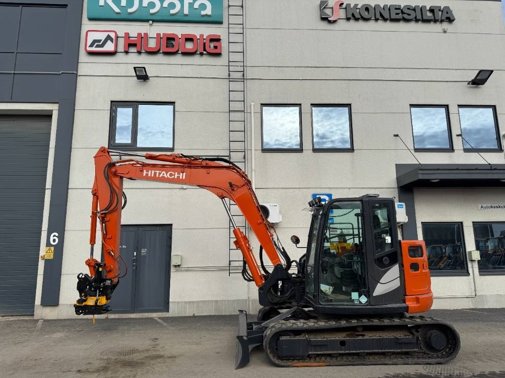 Hitachi ZX85USB-6, Uudella engcon EC209 tiltillä - Мини багер: снимка 1 Hitachi ZX85USB-6, Uudella engcon EC209 tiltillä - Мини багер: снимка 1