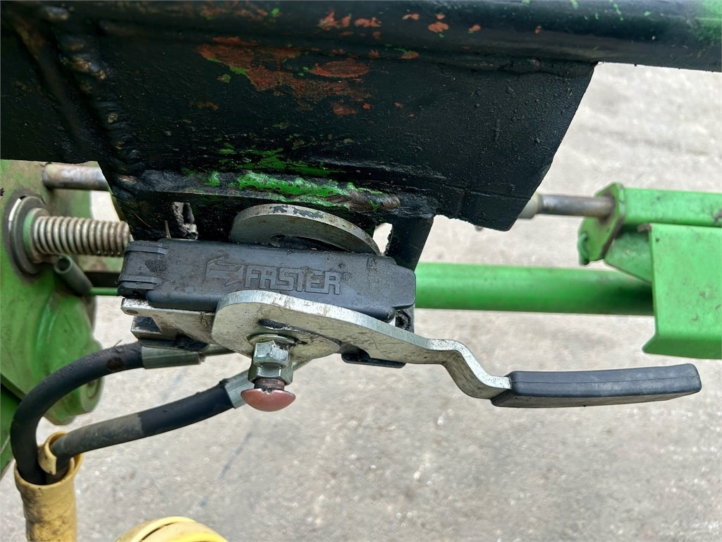 Трактор John Deere 6125 R AUTOPOWER ETUKUORMAAJALLA: снимка 15