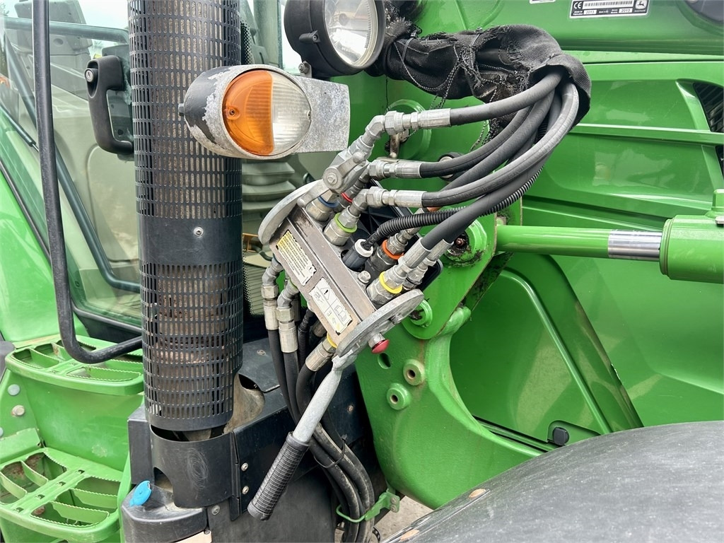 Трактор John Deere 6125 R AUTOPOWER ETUKUORMAAJALLA: снимка 12
