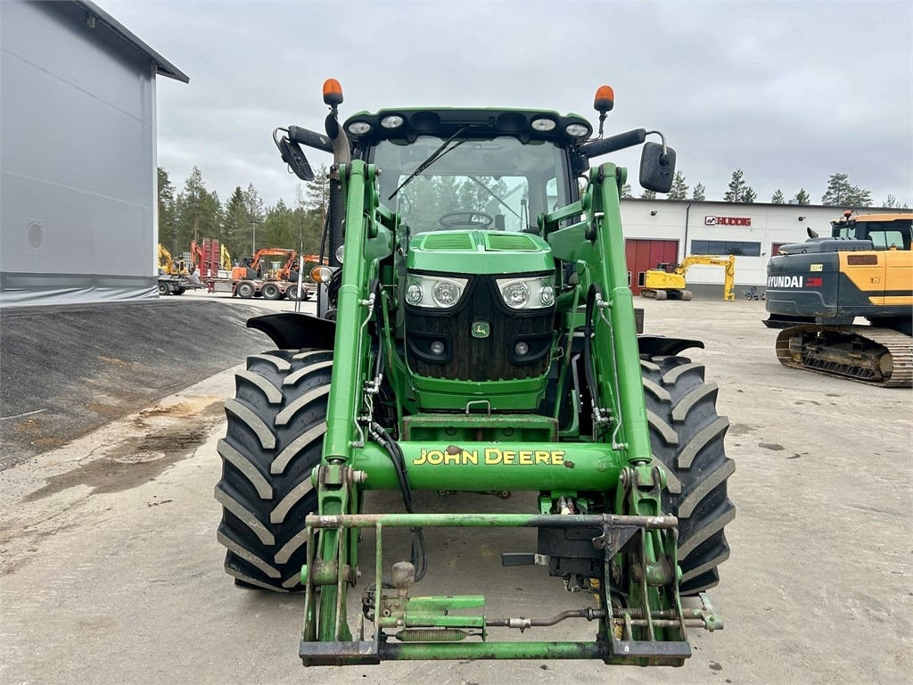 John Deere 6125 R AUTOPOWER ETUKUORMAAJALLA - Трактор: снимка 3 John Deere 6125 R AUTOPOWER ETUKUORMAAJALLA - Трактор: снимка 3