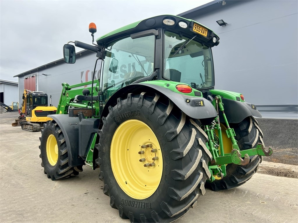 Трактор John Deere 6125 R AUTOPOWER ETUKUORMAAJALLA: снимка 8