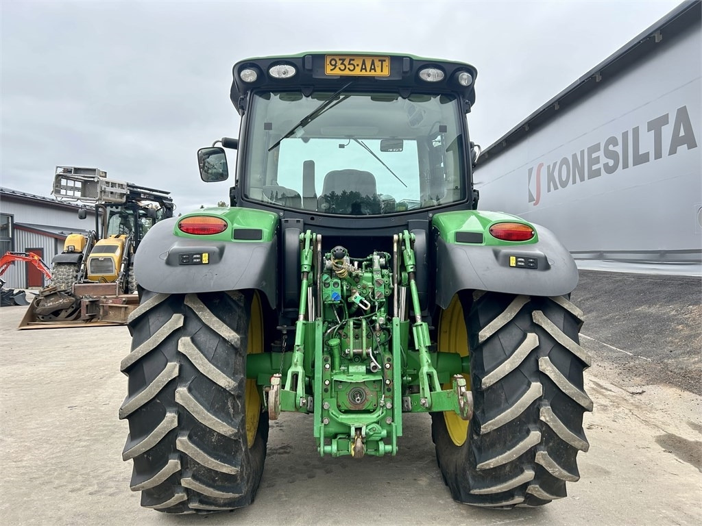 Трактор John Deere 6125 R AUTOPOWER ETUKUORMAAJALLA: снимка 7