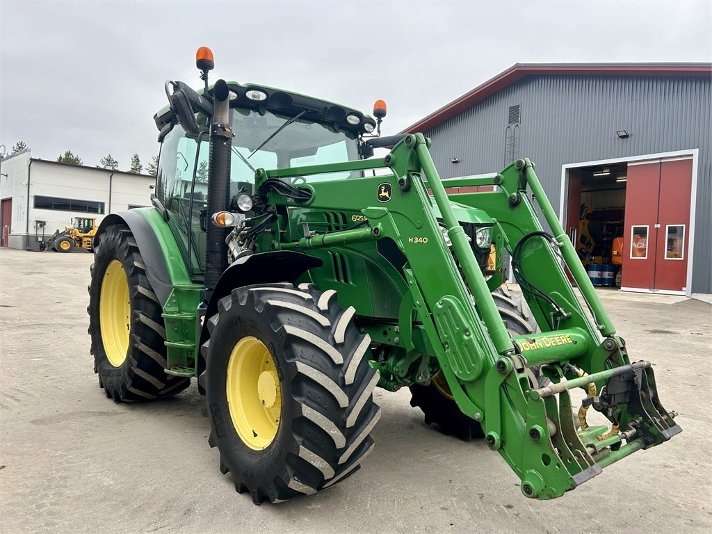 John Deere 6125 R AUTOPOWER ETUKUORMAAJALLA - Трактор: снимка 4 John Deere 6125 R AUTOPOWER ETUKUORMAAJALLA - Трактор: снимка 4
