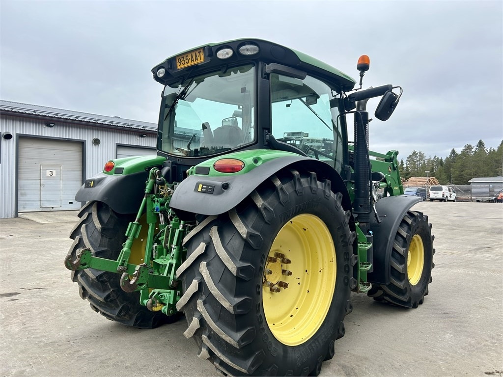 Трактор John Deere 6125 R AUTOPOWER ETUKUORMAAJALLA: снимка 6