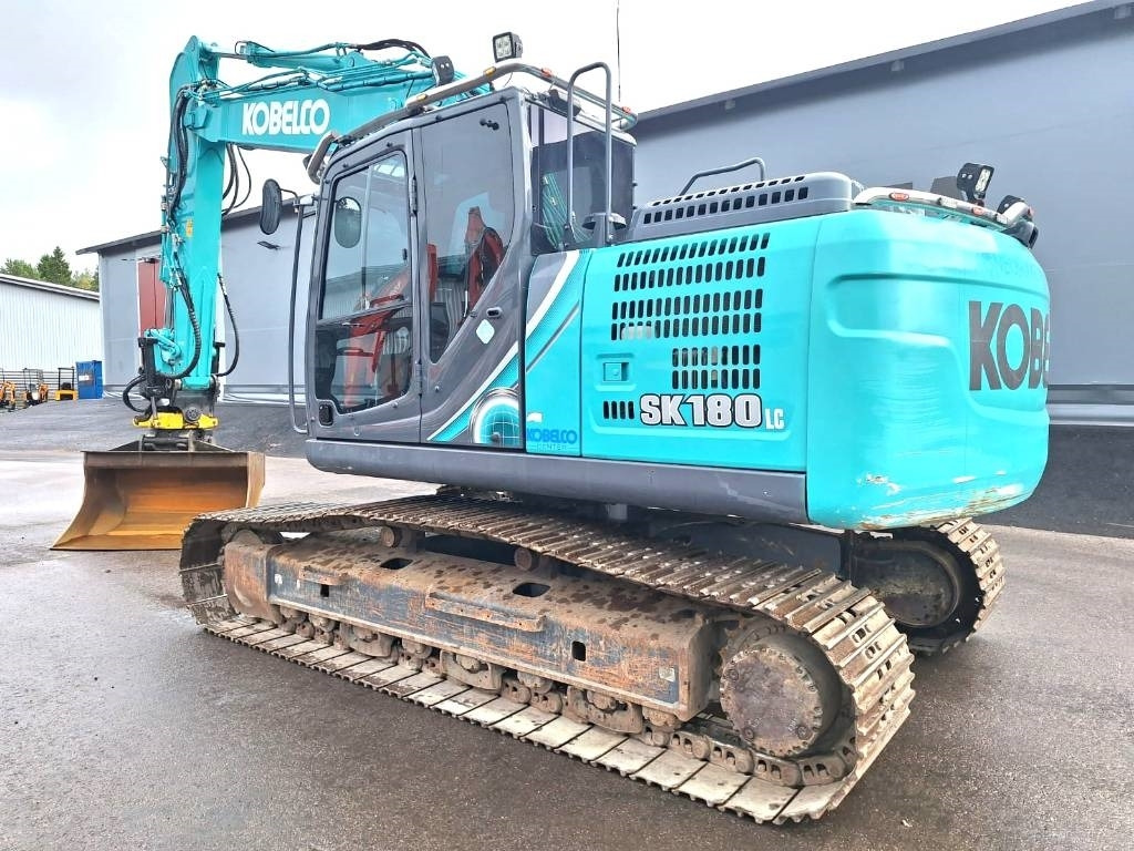 Kobelco SK180LC-10 PYÖRITTÄJÄLLÄ - Верижен багер: снимка 2 Kobelco SK180LC-10 PYÖRITTÄJÄLLÄ - Верижен багер: снимка 2