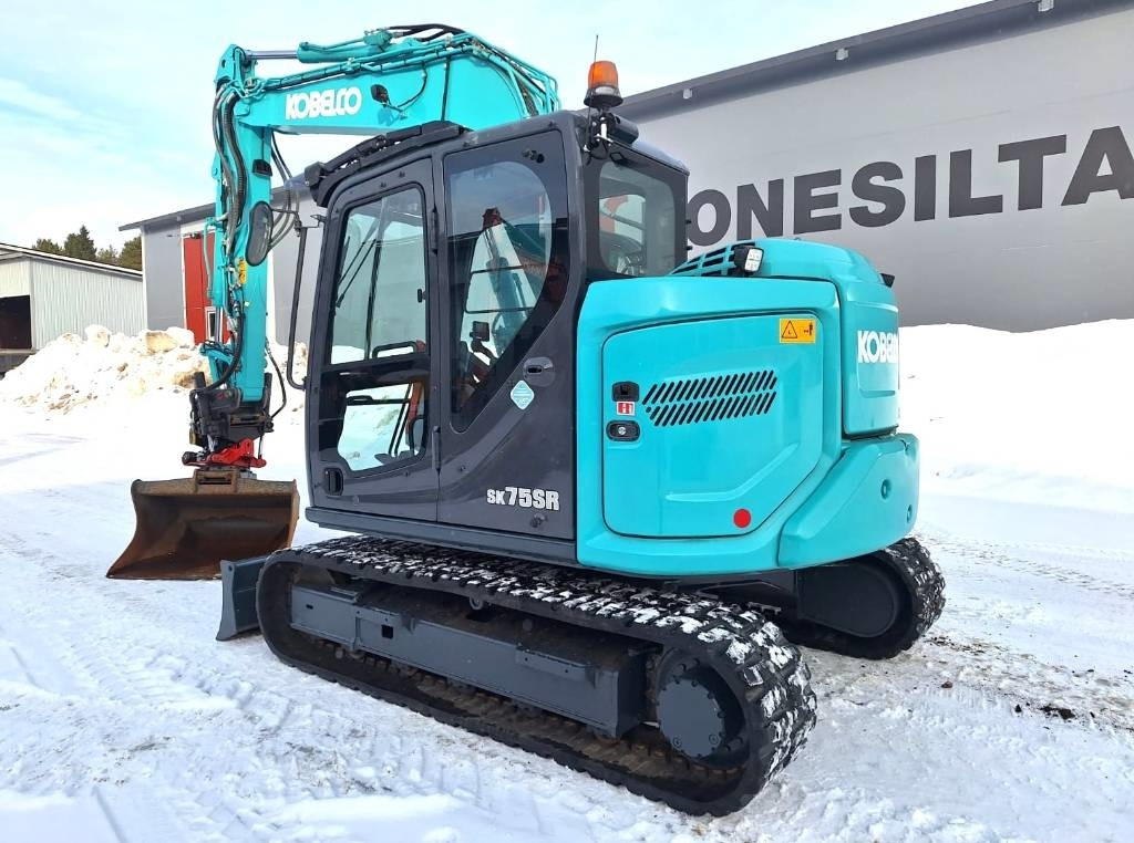 Kobelco SK75SR-7 PYÖRITTÄJÄLLÄ - Мини багер: снимка 3 Kobelco SK75SR-7 PYÖRITTÄJÄLLÄ - Мини багер: снимка 3