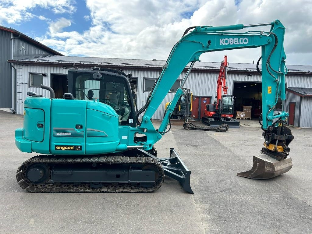 Kobelco SK85MSR-3 PYÖRITTÄJÄLLÄ - Мини багер: снимка 5 Kobelco SK85MSR-3 PYÖRITTÄJÄLLÄ - Мини багер: снимка 5