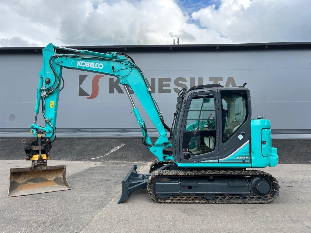 Kobelco SK85MSR-3 PYÖRITTÄJÄLLÄ - Мини багер: снимка 1 Kobelco SK85MSR-3 PYÖRITTÄJÄLLÄ - Мини багер: снимка 1