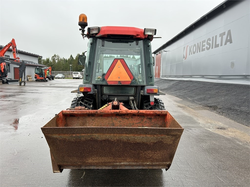 Kubota L 3600 AURA JA HIEKOTIN - Трактор за комунални дейности: снимка 3 Kubota L 3600 AURA JA HIEKOTIN - Трактор за комунални дейности: снимка 3