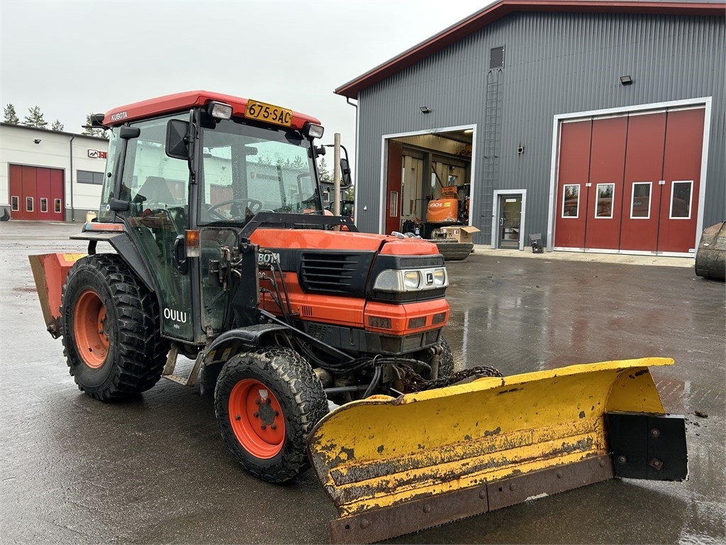 Kubota L 3600 AURA JA HIEKOTIN - Трактор за комунални дейности: снимка 5 Kubota L 3600 AURA JA HIEKOTIN - Трактор за комунални дейности: снимка 5