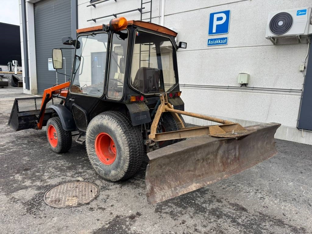 Kubota L245 DT ETUKUORMAAJALLA - Трактор: снимка 2 Kubota L245 DT ETUKUORMAAJALLA - Трактор: снимка 2