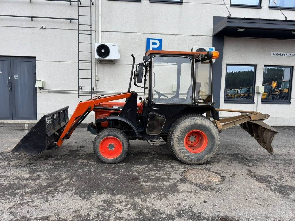 Kubota L245 DT ETUKUORMAAJALLA - Трактор: снимка 1 Kubota L245 DT ETUKUORMAAJALLA - Трактор: снимка 1