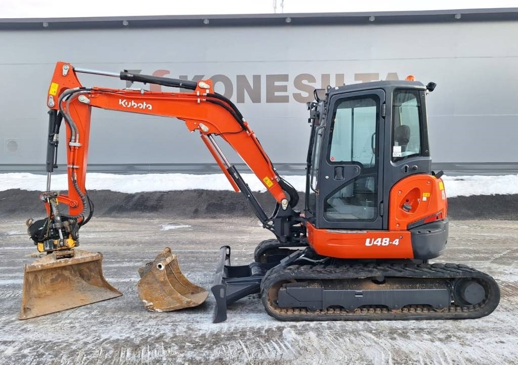 Мини багер Kubota MYYTY! SOLD! U48-4 PYÖRITTÄJÄLLÄ: снимка 1