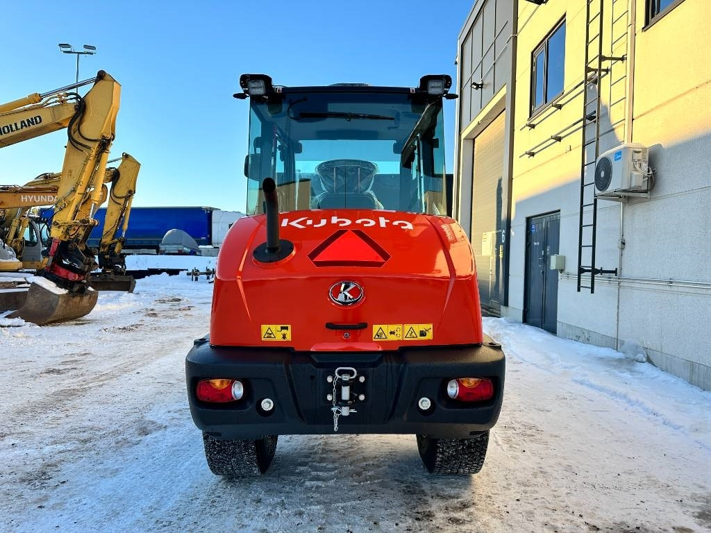 Kubota R090 Auravarustuksella uusi - Колесен товарач: снимка 3 Kubota R090 Auravarustuksella uusi - Колесен товарач: снимка 3