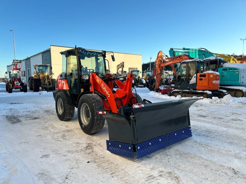 Нови Колесен товарач Kubota R090 Auravarustuksella uusi: снимка 6