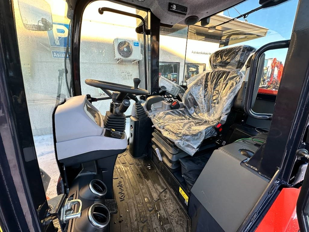 Нови Колесен товарач Kubota R090 Auravarustuksella uusi: снимка 17