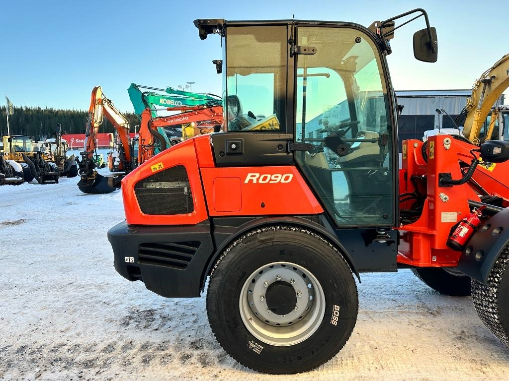Нови Колесен товарач Kubota R090 Auravarustuksella uusi: снимка 5