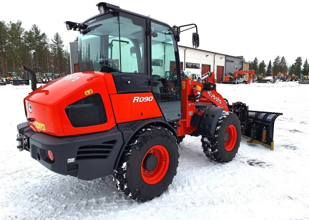 Kubota R090 TALVIPAKETILLA - Колесен товарач: снимка 5 Kubota R090 TALVIPAKETILLA - Колесен товарач: снимка 5