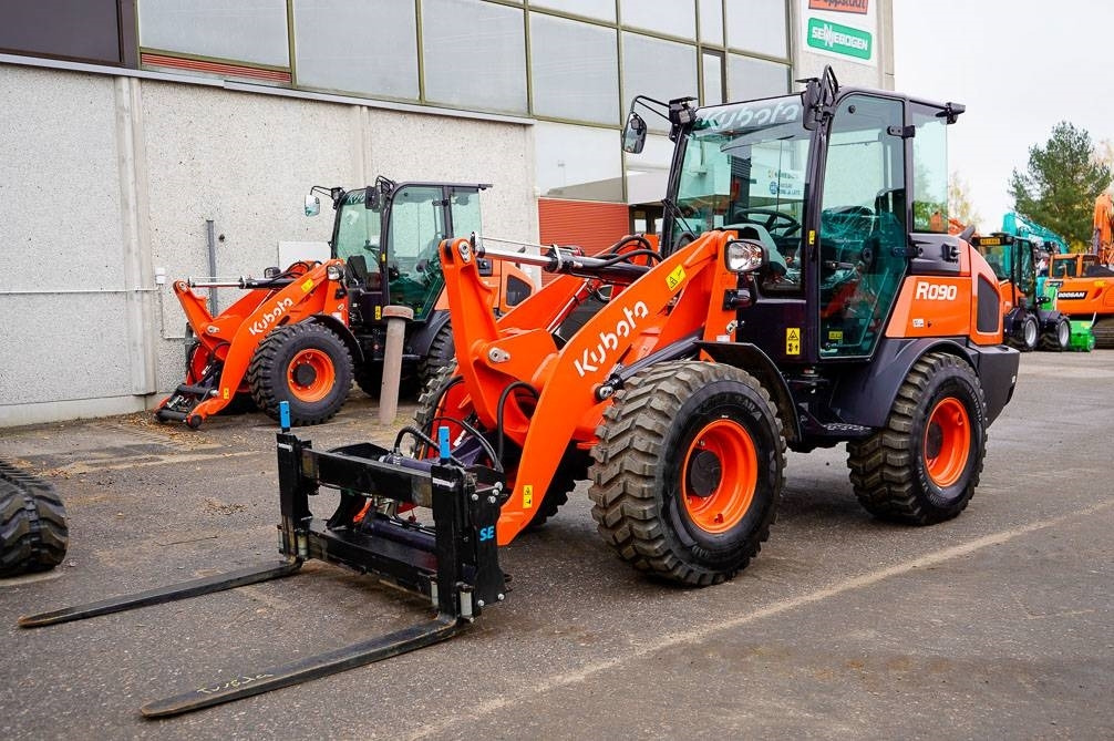 Kubota R090 VARUSTELTU - Колесен товарач: снимка 2 Kubota R090 VARUSTELTU - Колесен товарач: снимка 2