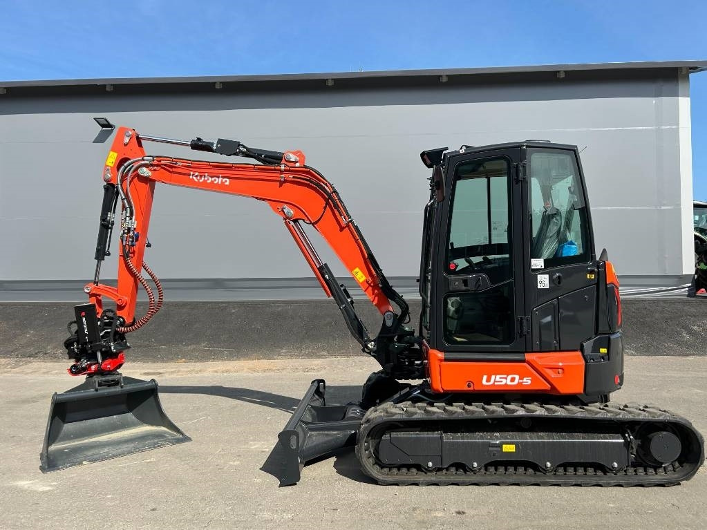 Kubota U50-5 DEMO PYÖRITTÄJÄLLÄ - Мини багер: снимка 1 Kubota U50-5 DEMO PYÖRITTÄJÄLLÄ - Мини багер: снимка 1