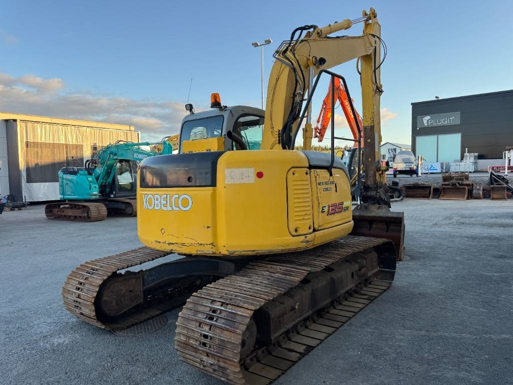 New Holland E 135 SR LC - Верижен багер: снимка 5 New Holland E 135 SR LC - Верижен багер: снимка 5
