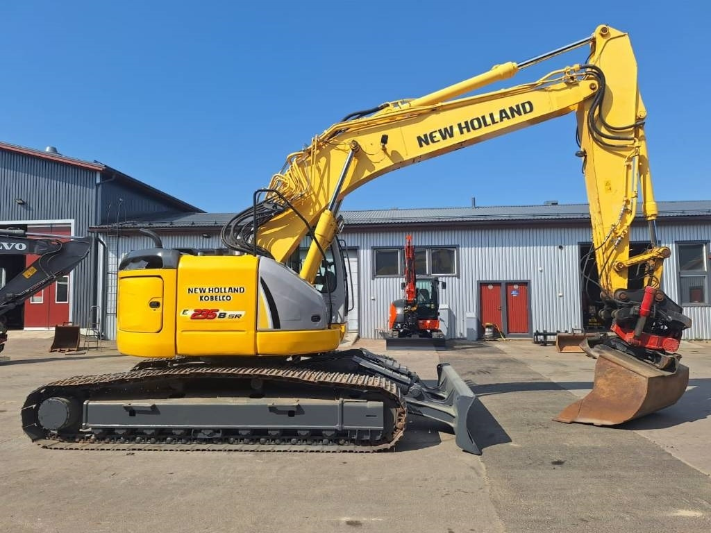 New Holland E235BSRLC PYÖRITTÄJÄLLÄ - Верижен багер: снимка 5 New Holland E235BSRLC PYÖRITTÄJÄLLÄ - Верижен багер: снимка 5