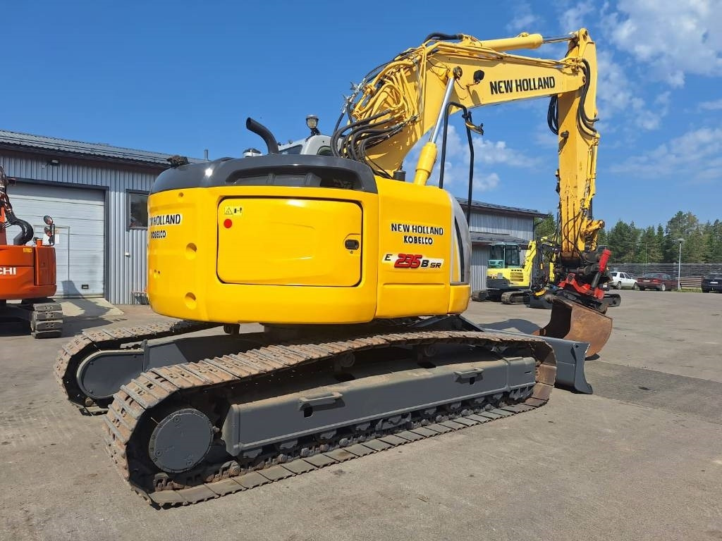 New Holland E235BSRLC PYÖRITTÄJÄLLÄ - Верижен багер: снимка 4 New Holland E235BSRLC PYÖRITTÄJÄLLÄ - Верижен багер: снимка 4