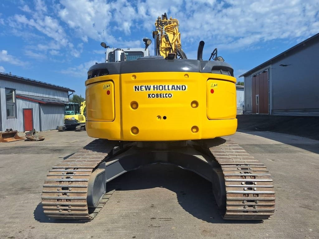 New Holland E235BSRLC PYÖRITTÄJÄLLÄ - Верижен багер: снимка 3 New Holland E235BSRLC PYÖRITTÄJÄLLÄ - Верижен багер: снимка 3