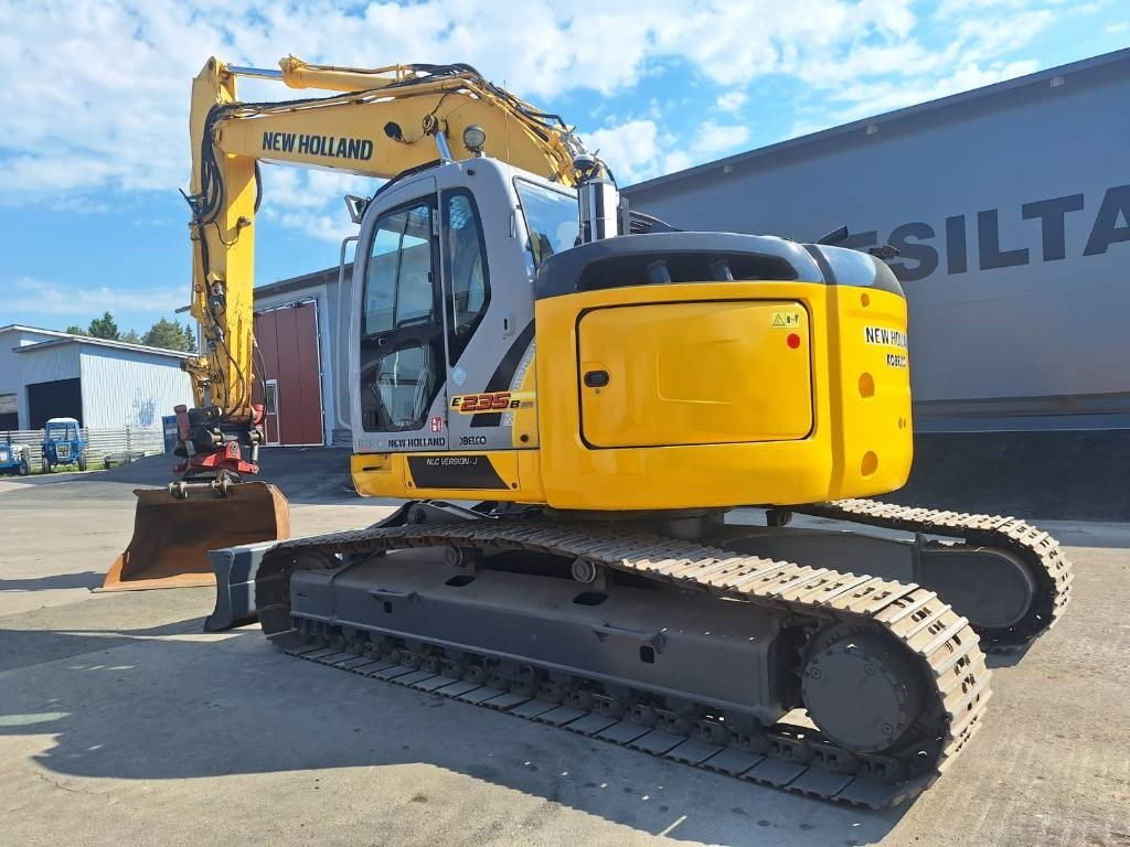 New Holland E235BSRLC PYÖRITTÄJÄLLÄ - Верижен багер: снимка 2 New Holland E235BSRLC PYÖRITTÄJÄLLÄ - Верижен багер: снимка 2