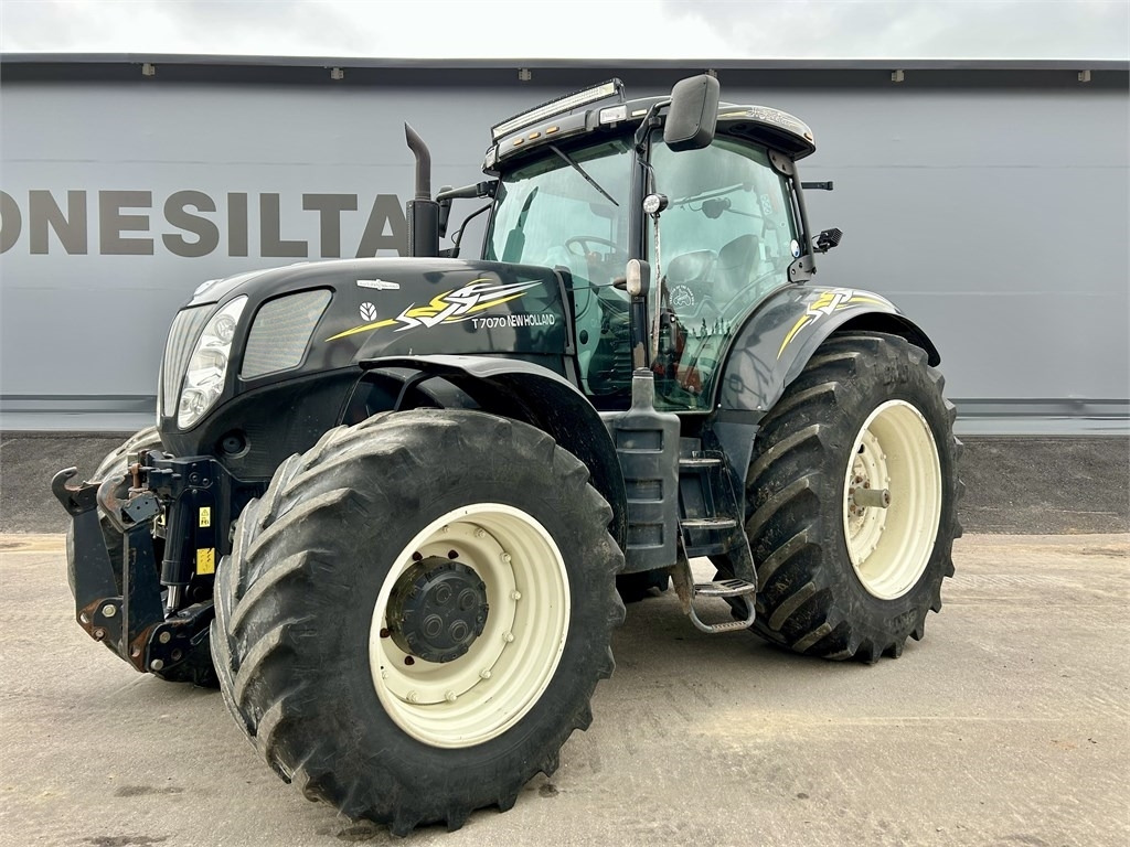 New Holland T 7070 AC - Трактор: снимка 2 New Holland T 7070 AC - Трактор: снимка 2