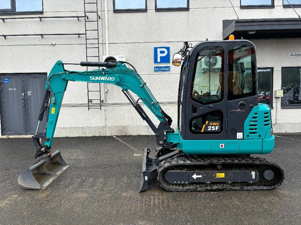 Sunward SWE25F KUIN UUSI - Мини багер: снимка 1 Sunward SWE25F KUIN UUSI - Мини багер: снимка 1