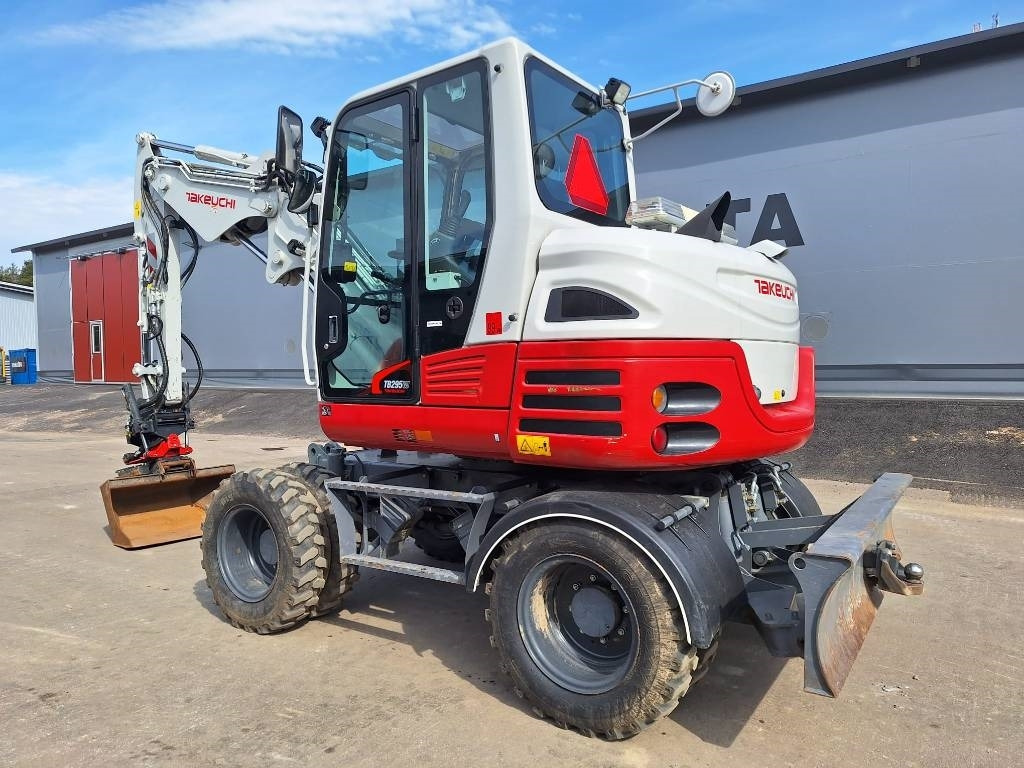 Takeuchi MYYTY! SOLD! TB295W PYÖRITTÄJÄLLÄ - Колесен багер: снимка 2 Takeuchi MYYTY! SOLD! TB295W PYÖRITTÄJÄLLÄ - Колесен багер: снимка 2