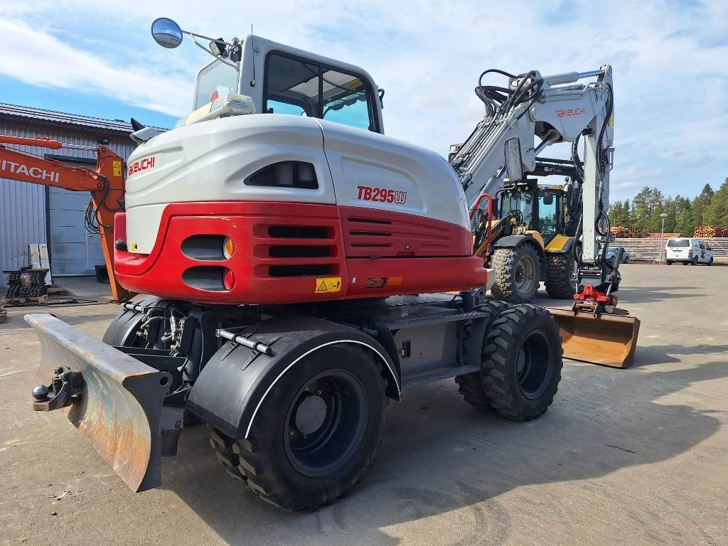 Takeuchi MYYTY! SOLD! TB295W PYÖRITTÄJÄLLÄ - Колесен багер: снимка 4 Takeuchi MYYTY! SOLD! TB295W PYÖRITTÄJÄLLÄ - Колесен багер: снимка 4